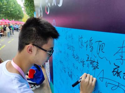 信息學院圓滿舉辦2021級本科新生迎新工作，科技信息咨詢服務成亮點